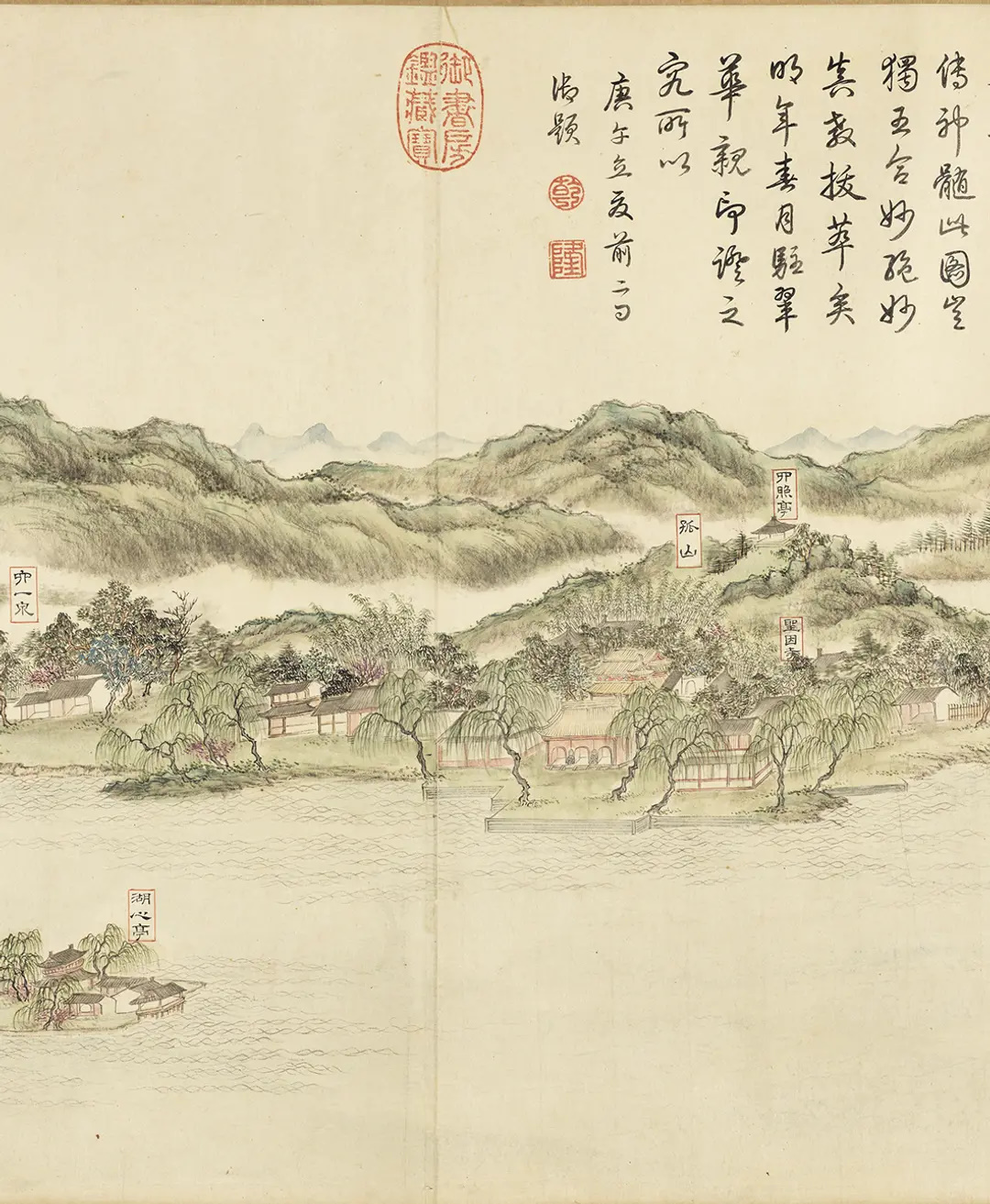 Schilderij van een sereen landschap met bergen, bomen en traditionele gebouwen aan een rivier, met kalligrafie bovenaan.